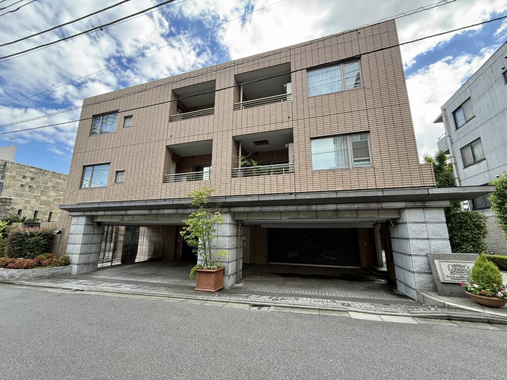 ライオンズマンション南青山グランフォートの写真 1