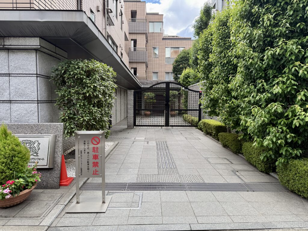 ライオンズマンション南青山グランフォートの写真 2