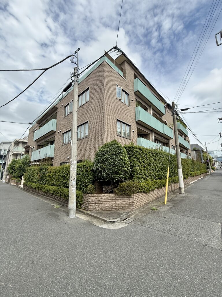 ファミールグラン神宮前の写真 1